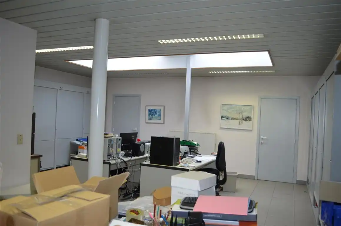 Ruim kantoor /winkel van 110 m² in volle commerciële centrum foto 7