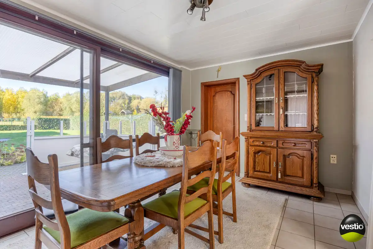 RUSTIG GELEGEN RUIME VRIJSTAANDE WONING MET GROTE TUIN OP 22A49CA TE HOESELT. foto 9