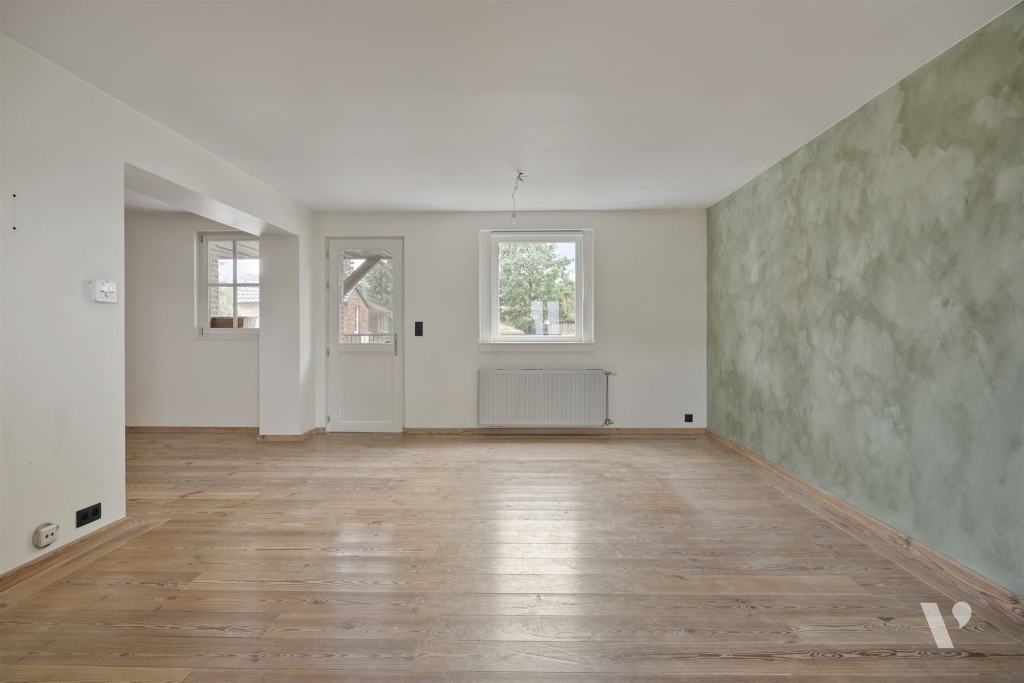Prachtig gerenoveerde woning (279m²) met zwemvijver foto 10