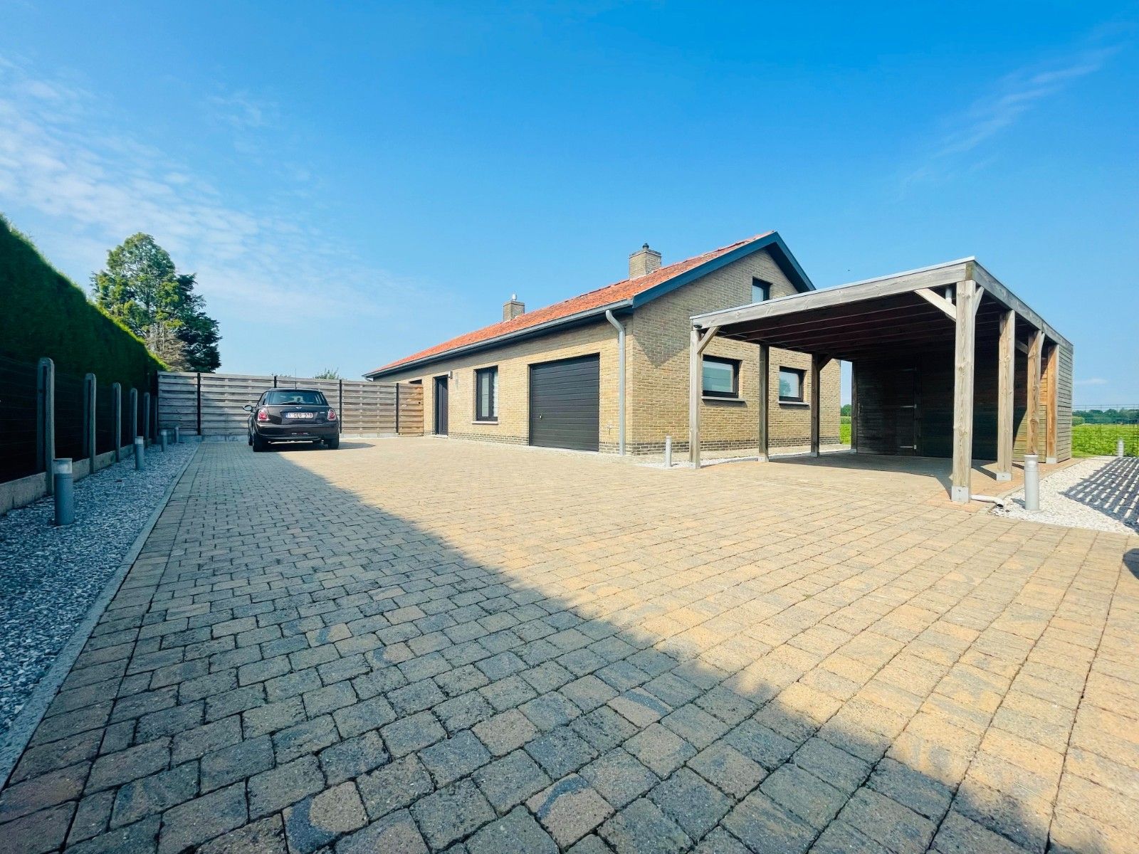 LANDELIJKE WONING MET 3 SLAAPKAMERS EN FANTASTISCHE TUIN IN WONTERGEM foto {{pictureIndex}}