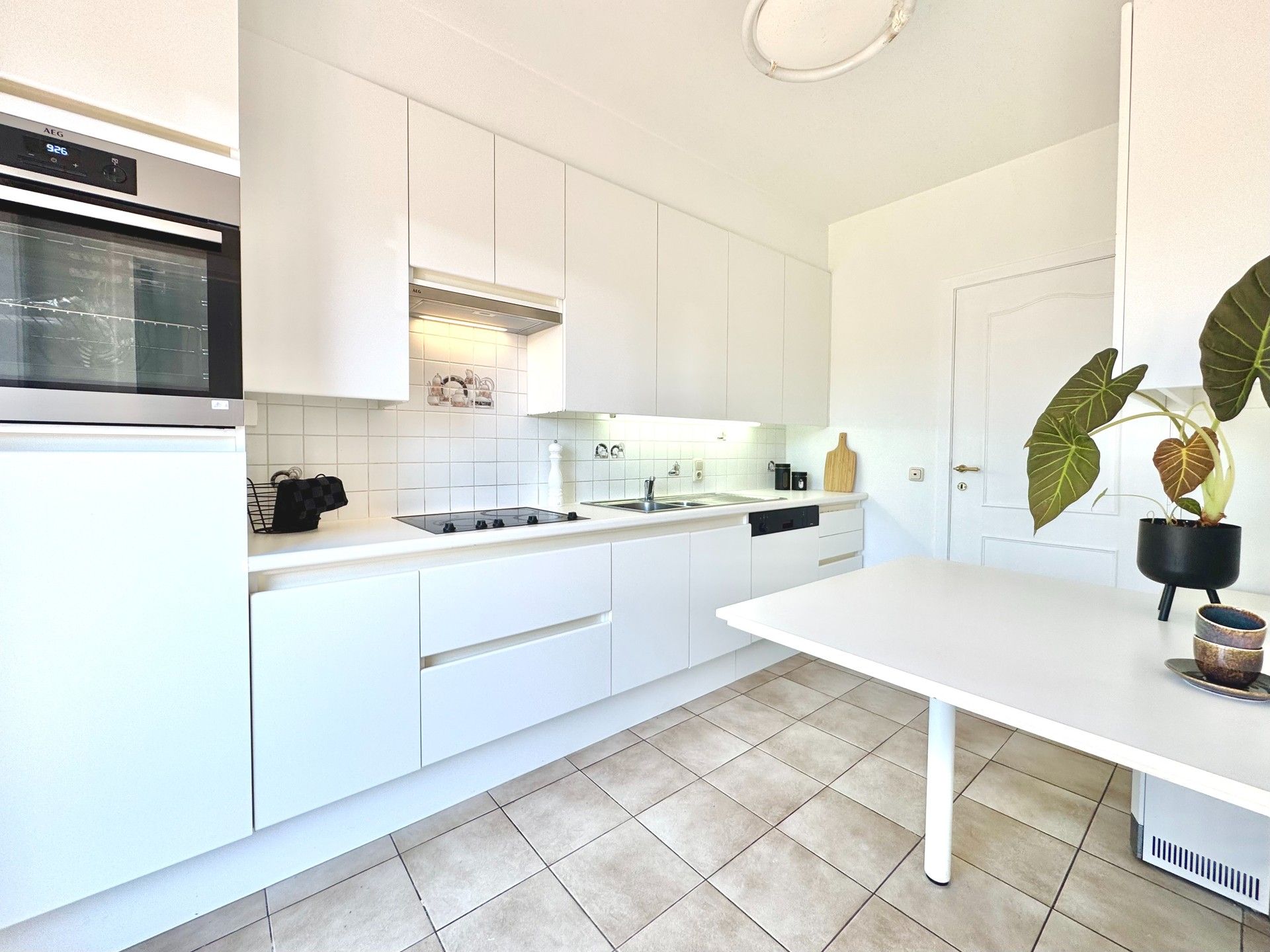 INSTAPKLARE WONING MET 3 SLPKS, TUIN & DUBBELE GARAGE foto 10