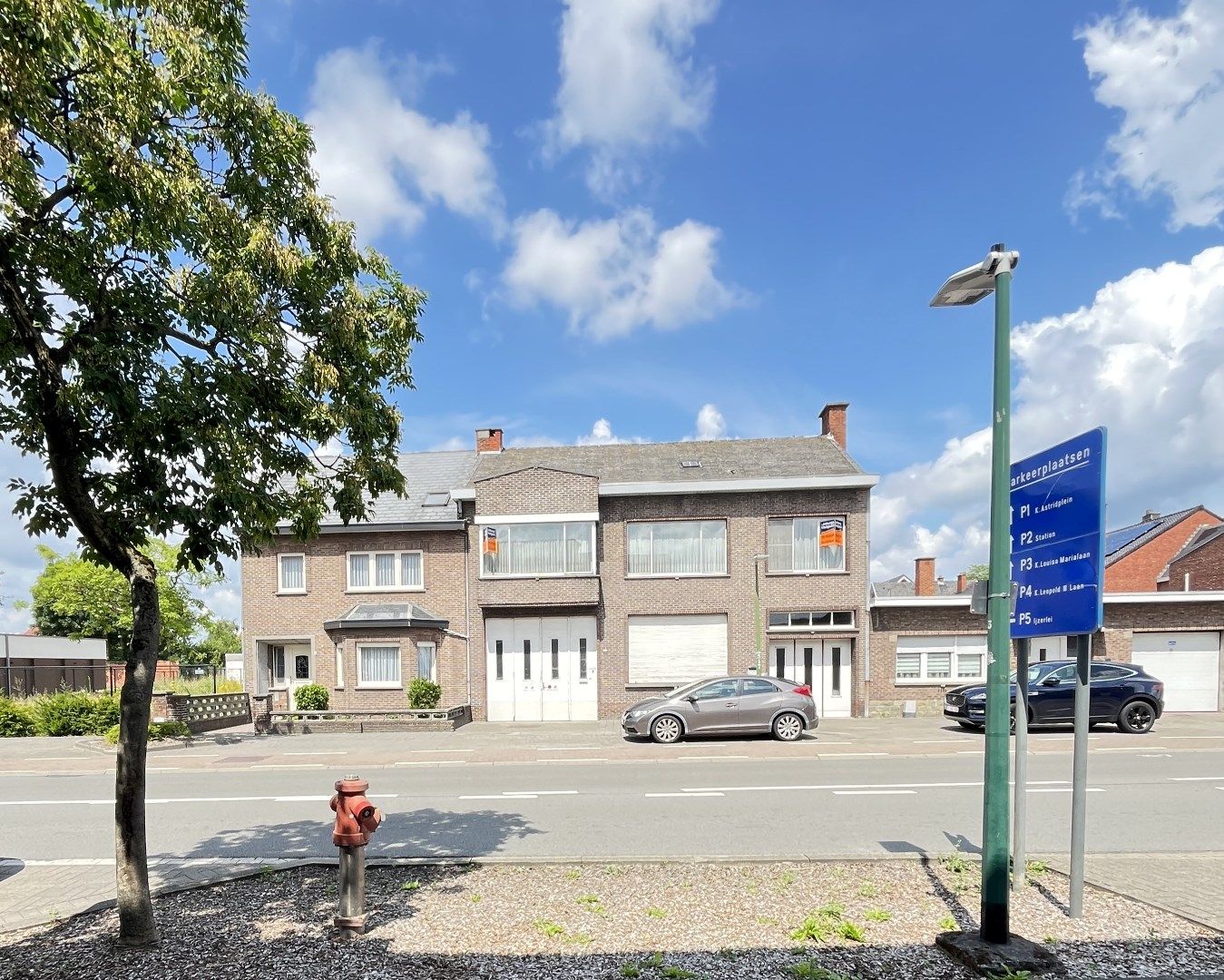 Industrieel atelier met woonst, centraal gelegen foto {{pictureIndex}}