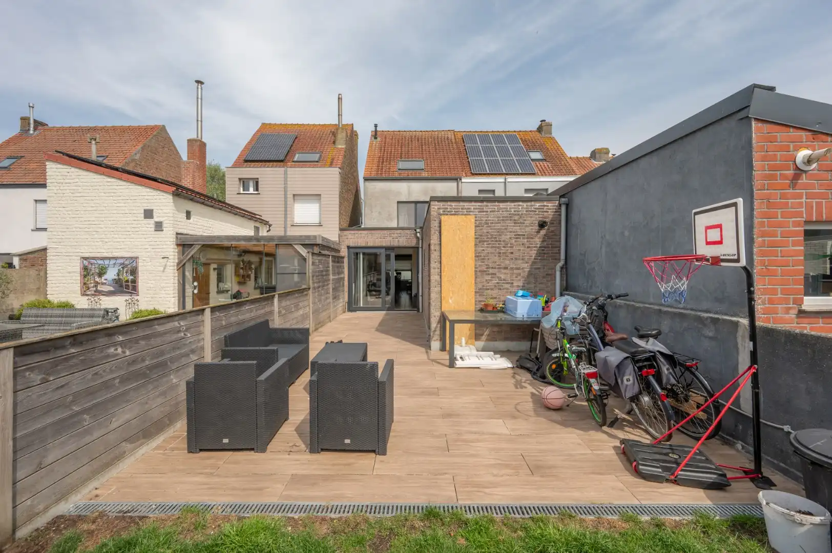 Rustige gelegen woning met 4 slpk en ZW gerichte tuin foto 2