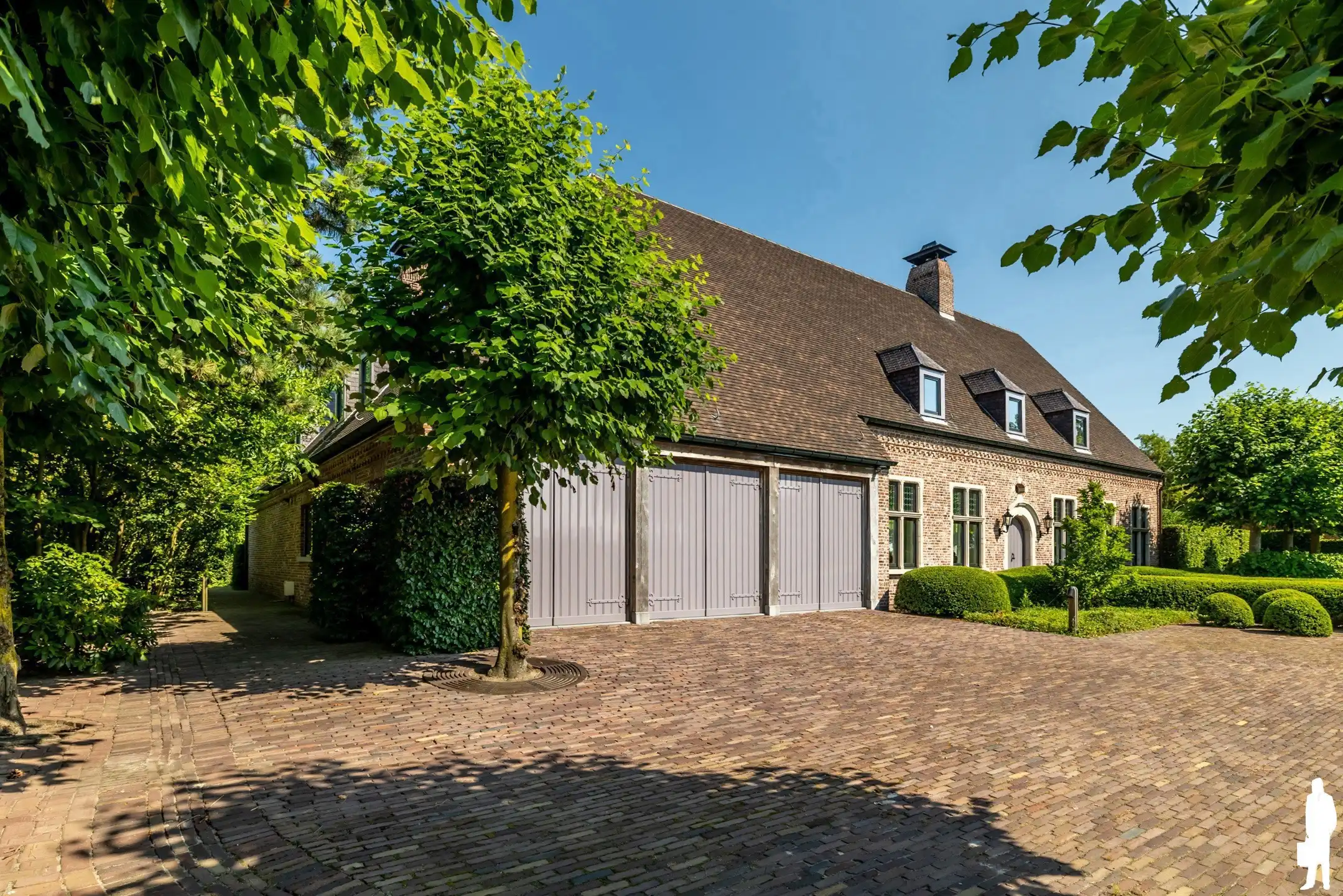 Prachtige villa met een bewoonbare oppervlakte van 512 m² foto 2
