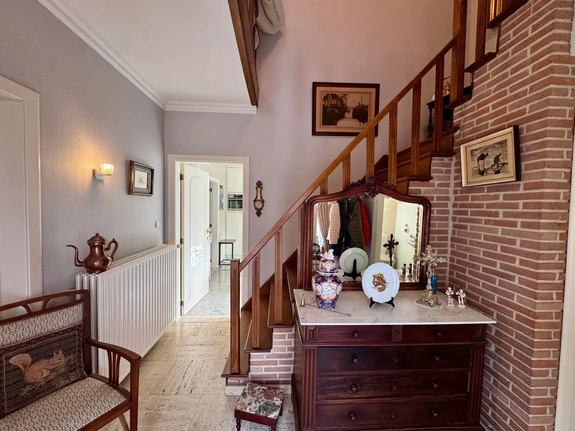 Halfopen bebouwing in rustige straat te As foto 3