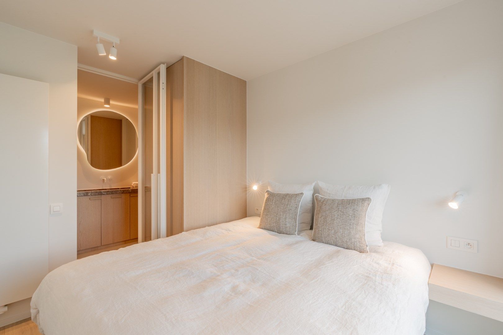 Luxueus gerenoveerde penthouse met groot zonneterras op wandelafstand van het Albertplein foto 16