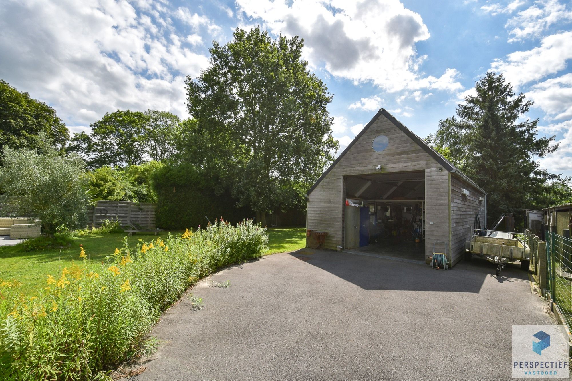 Prachtige woning met bijgebouw en grote tuin met landelijk uitzicht op 1383m² foto 7