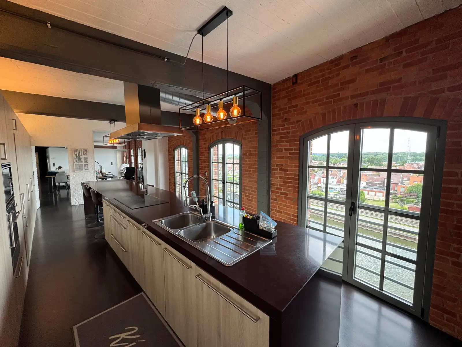 Unieke loft met 2 slaapkamers, terras en zicht op de vaart foto 10