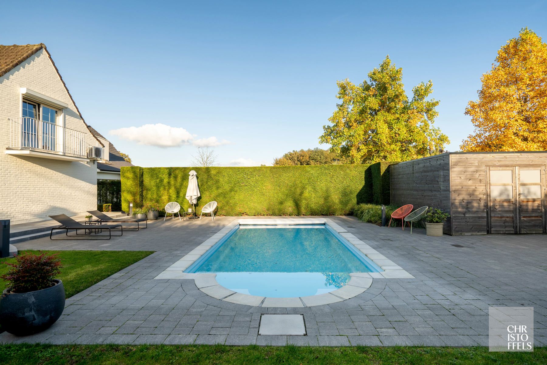 Eigentijdse villa (428m²) met zwembad en 2de woning (187m²) op perceel van 36a43ca.  foto 9