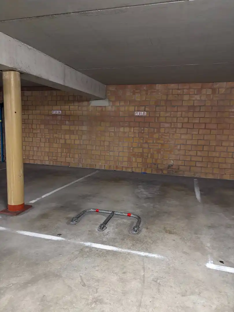 Overdekte staanplaats te huur op niveau -1 in residentie Apollo te Nieuwpoort-bad. foto 2