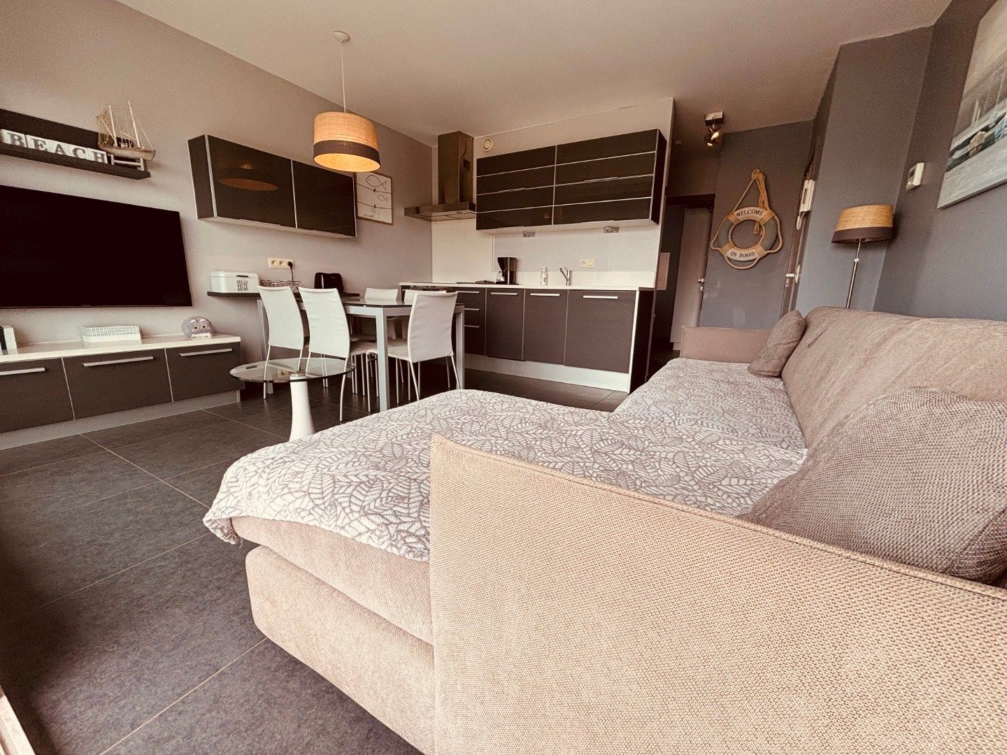 INSTAPKLAAR HEDENDAAGS APPARTEMENT MET ZONNETERRAS EN ZEEZICHT foto 3