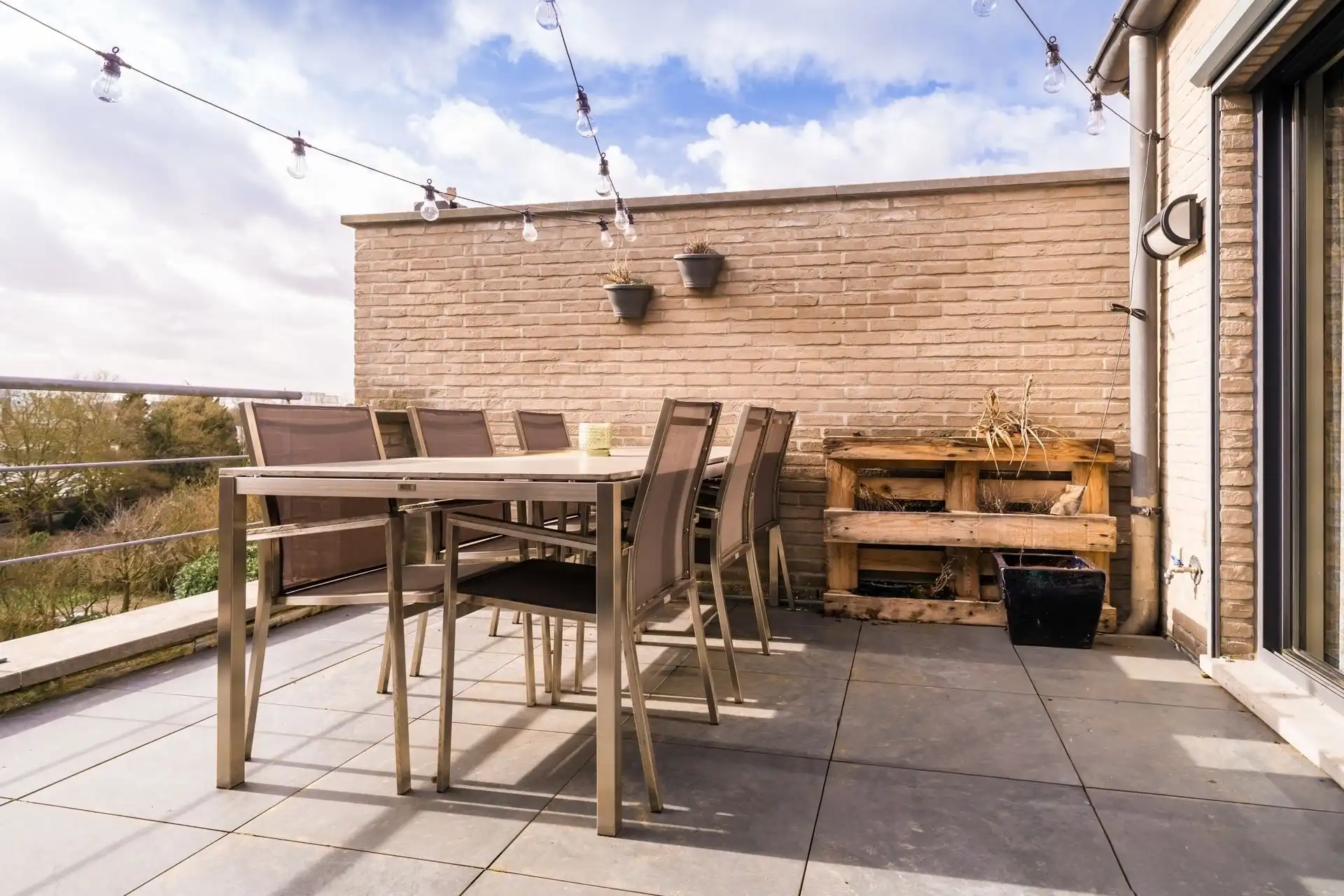 RUIM DAKAPP. MET 5 SLPKS, TERRAS EN GARAGEBOX (+ € 29.000) foto 2