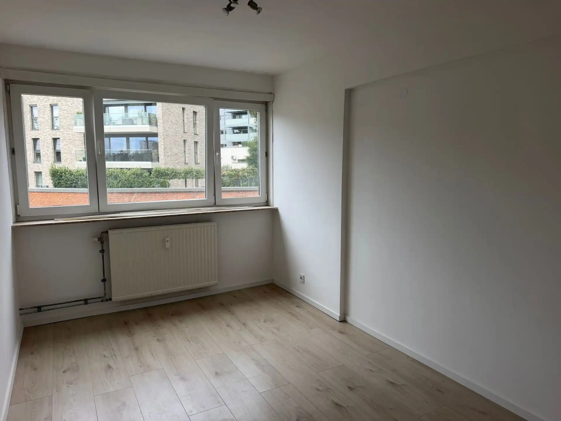 GENK te koop: gerenoveerd appartement met 2 slaapkamers foto 6
