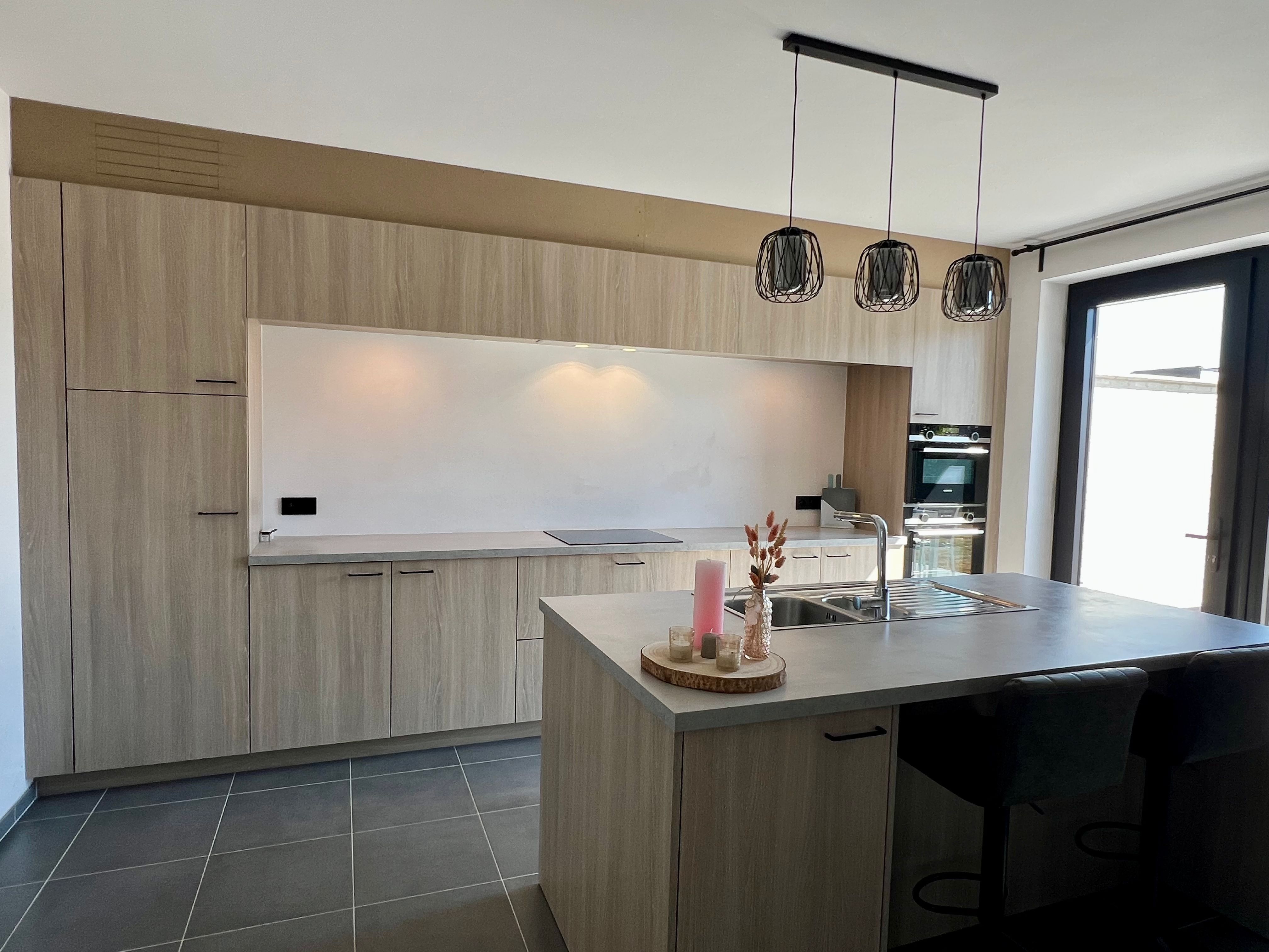 Haflopen nieuwbouwwoning met 3 ruime slaapkamers, oprit, carport, zonnige tuin, ... foto 4