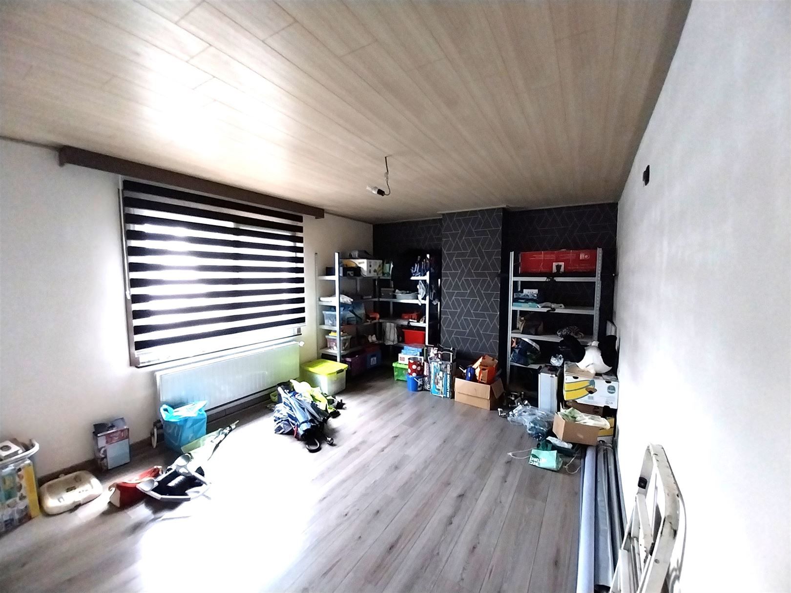 TE HUUR: Woning met 2 slaapkamers en tuintje in Genk! foto 13