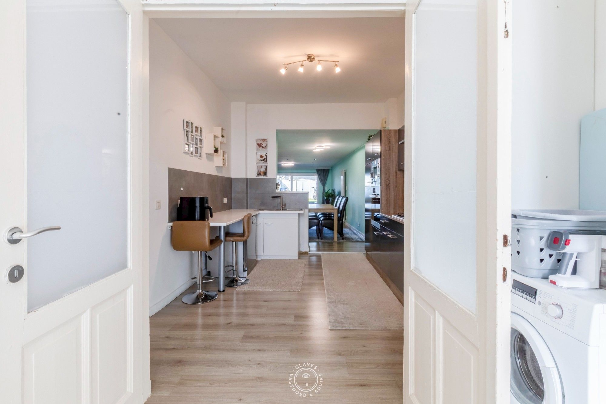 Instapklare rijwoning met vier slaapkamers en zonnige tuin foto 3