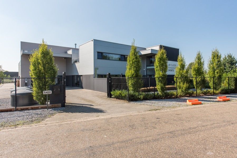 MODERN BEDRIJFSGEBOUW MET MAGAZIJN, KANTOREN EN APPARTEMENT foto 46