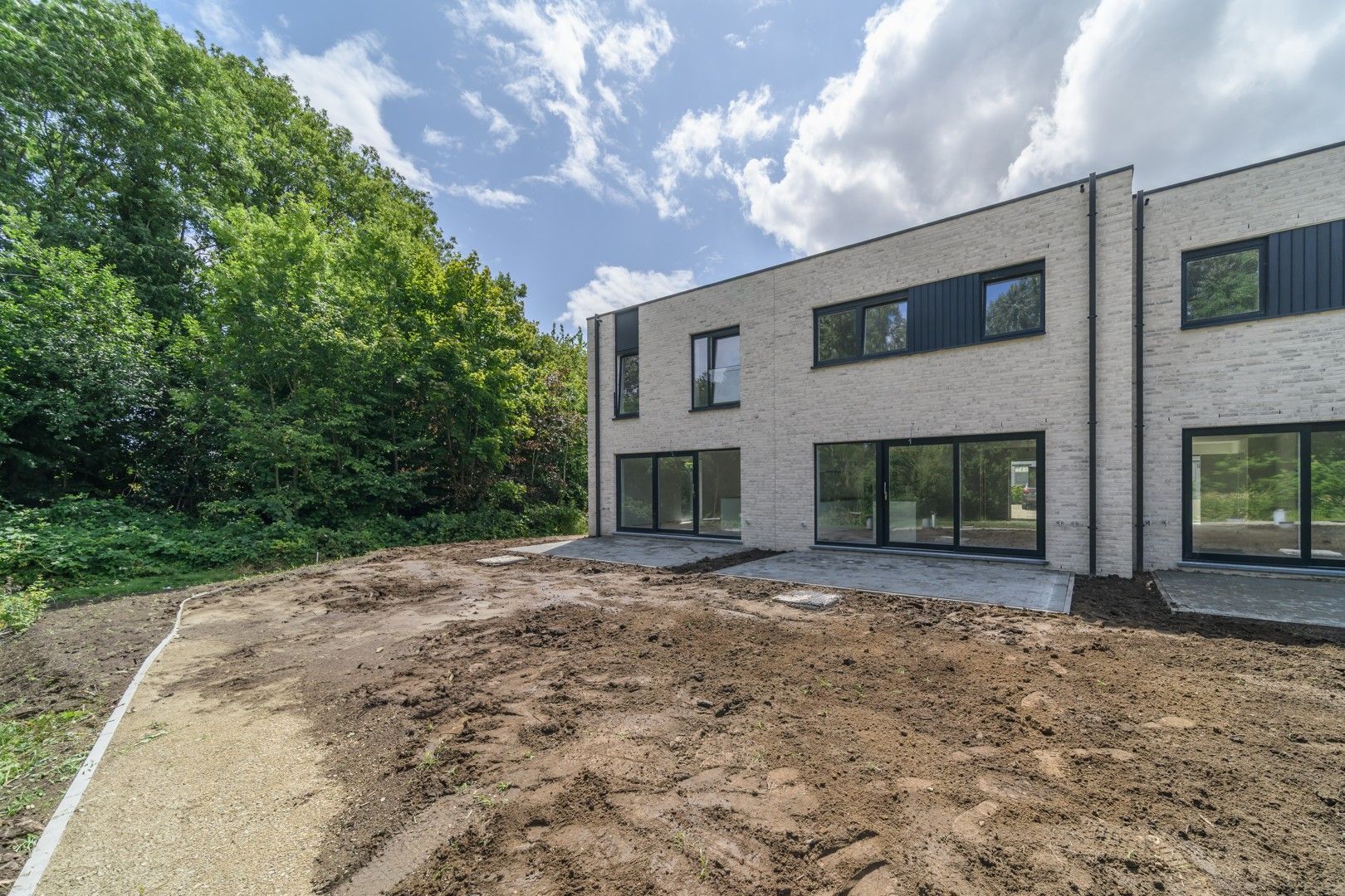 Gesloten bebouwing met tuin te Haaltert foto 6