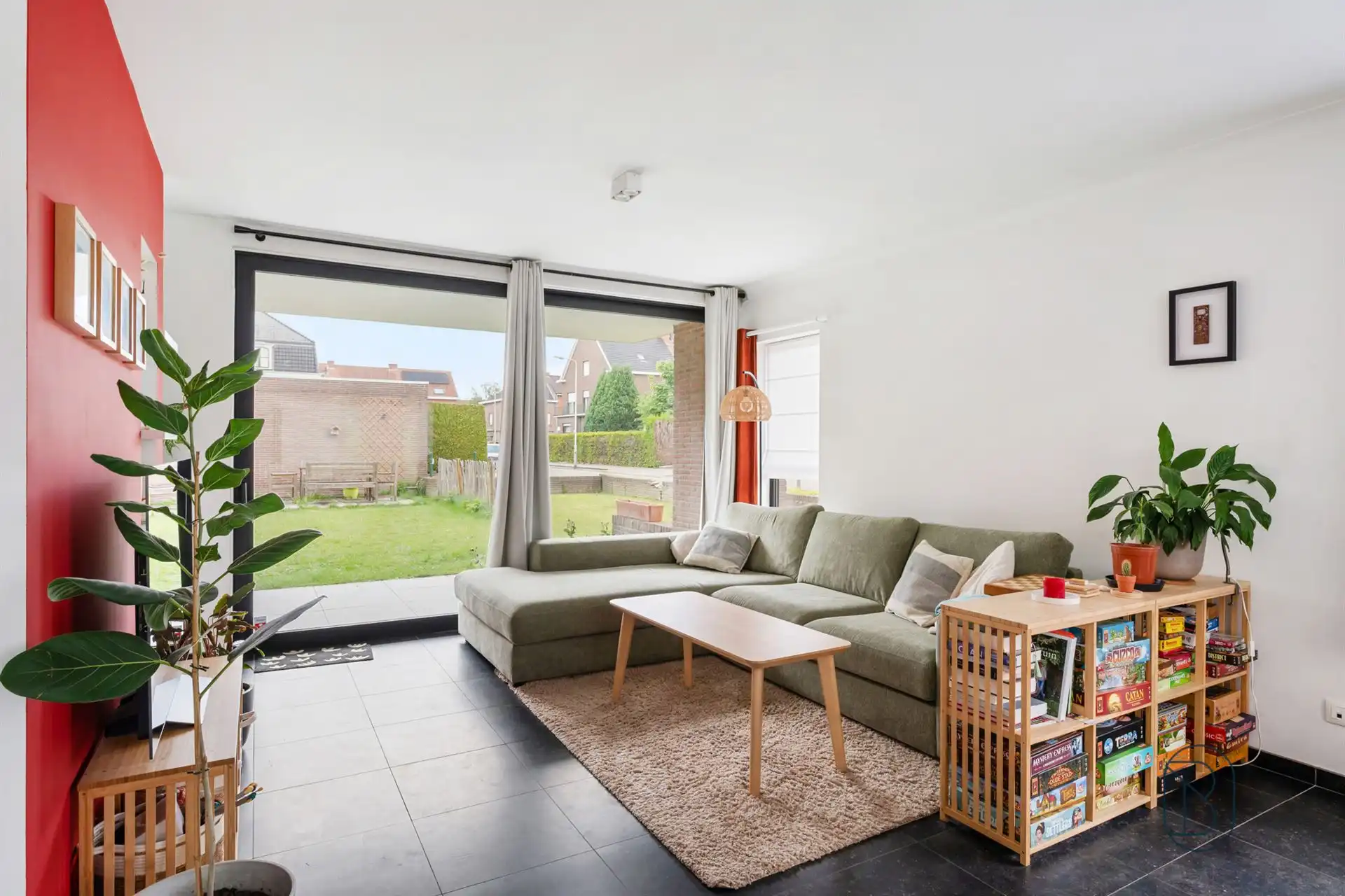 Topgelegen gelijkvloers appartement met 2 slk, tuin + aparte garagebox foto 4