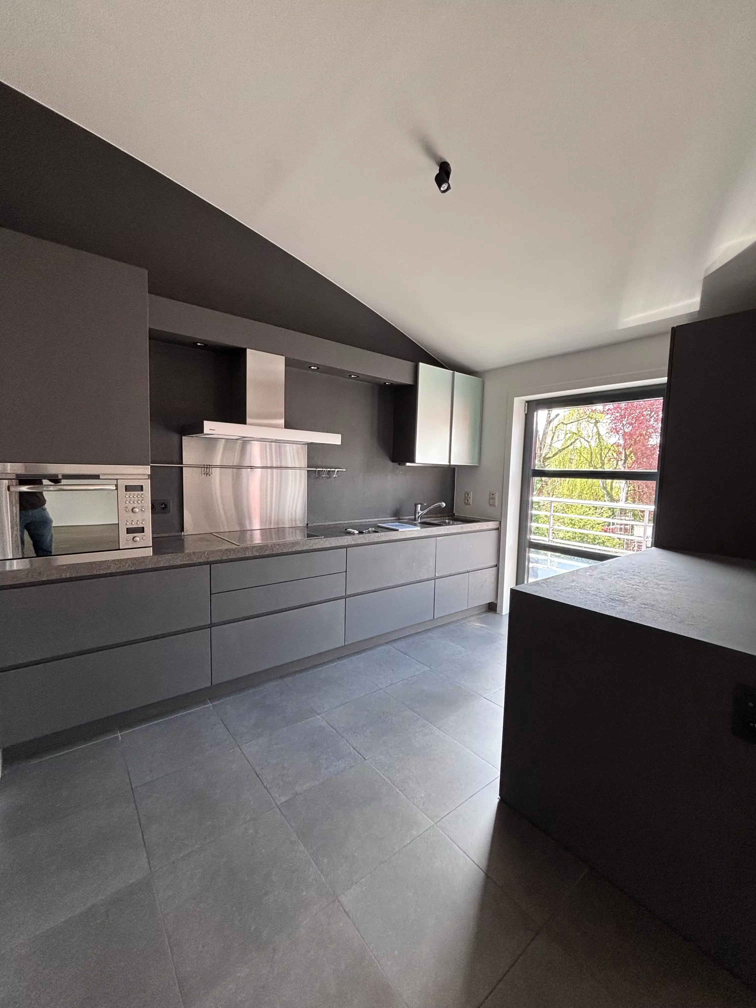 Schitterend appartement met ruim terras en privé garage foto {{pictureIndex}}
