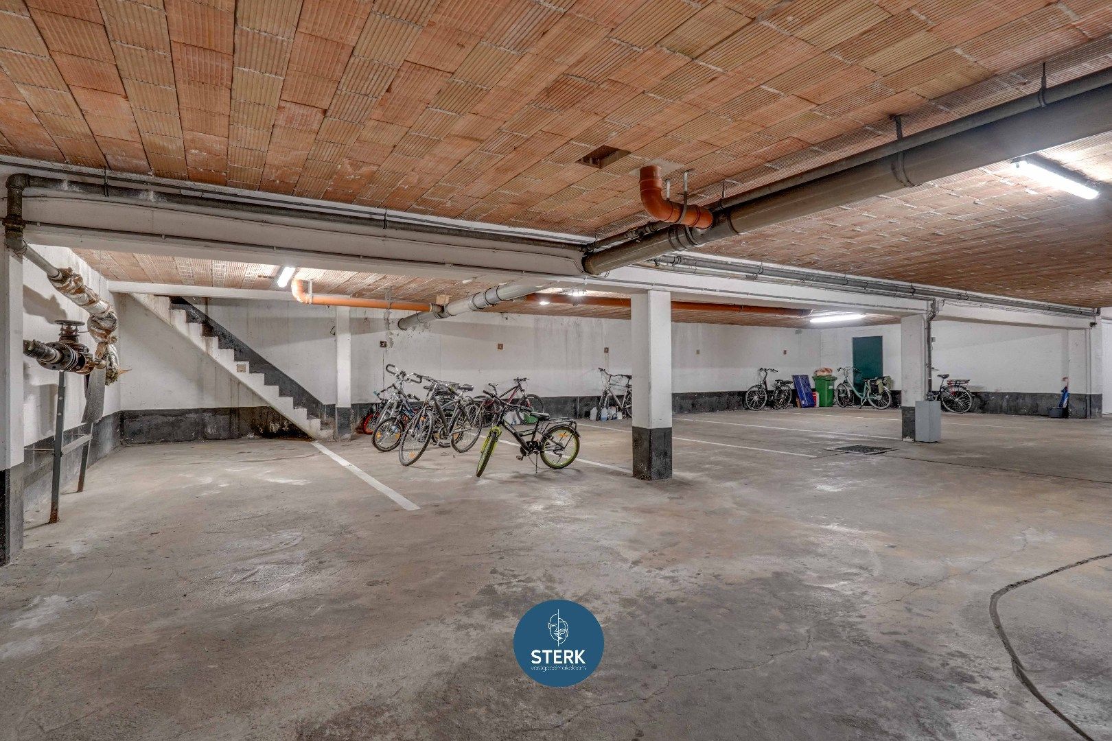 INSTAPKLAAR APPARTEMENT MET 2 SLPKS OP EEN CENTRALE LOCATIE TE REKEM !  foto 17