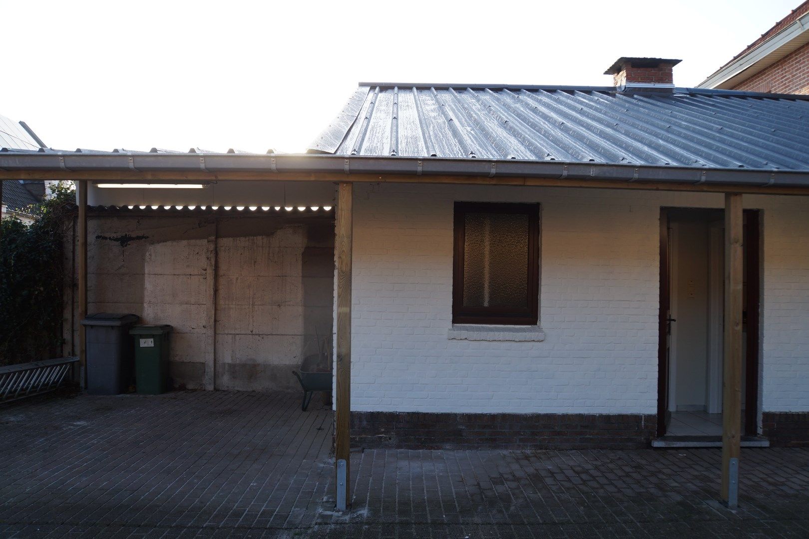 Halfopen bebouwing met tuin, carport en drie slaapkamers in Eksaarde foto 10