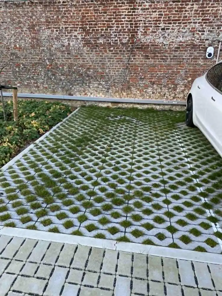 autostaanplaats te huur in centrum Halle foto {{pictureIndex}}