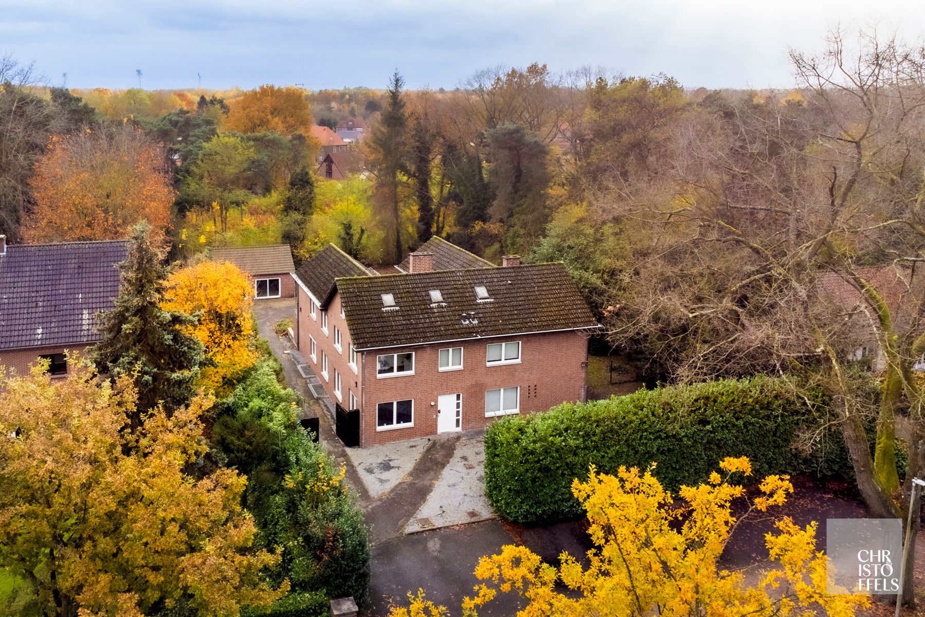 Opbrengsteigendom, bijzonder groot woonhuis van 761m² met 10 slaapkamers, mooi en rustig gelegen op 1.800m² met een eigen parkeerterrein!  foto 17
