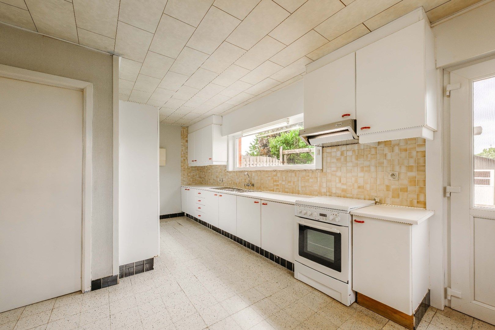 RUIME GEZINSWONING IN RUSTIGE WIJK MET TUIN | GARAGE | 4 SLPKS foto 6
