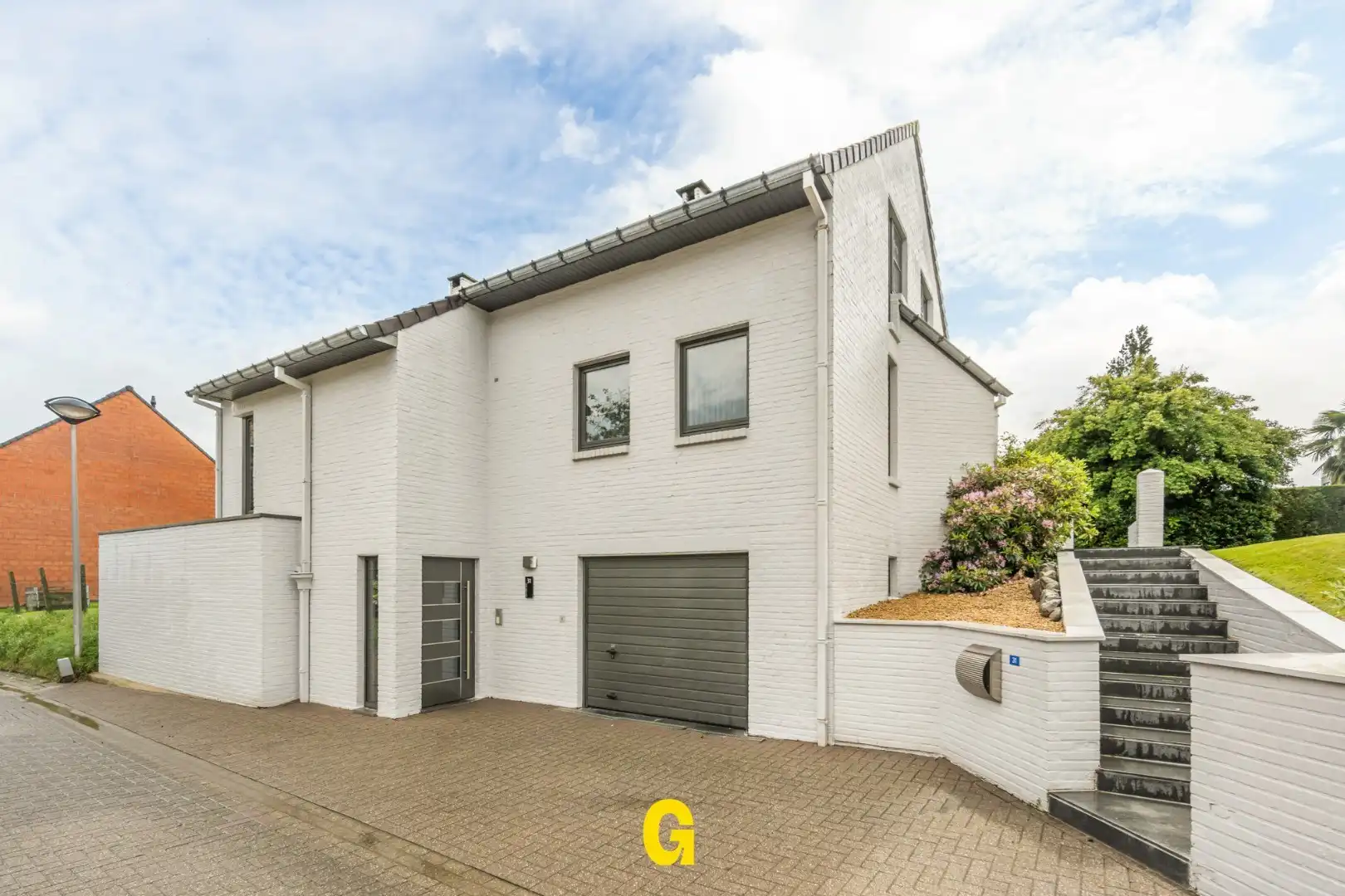Knappe halfopen woning met een aantrekkelijke tijdloze architectuur, in perfecte staat, op 5a 67ca - label C foto 2