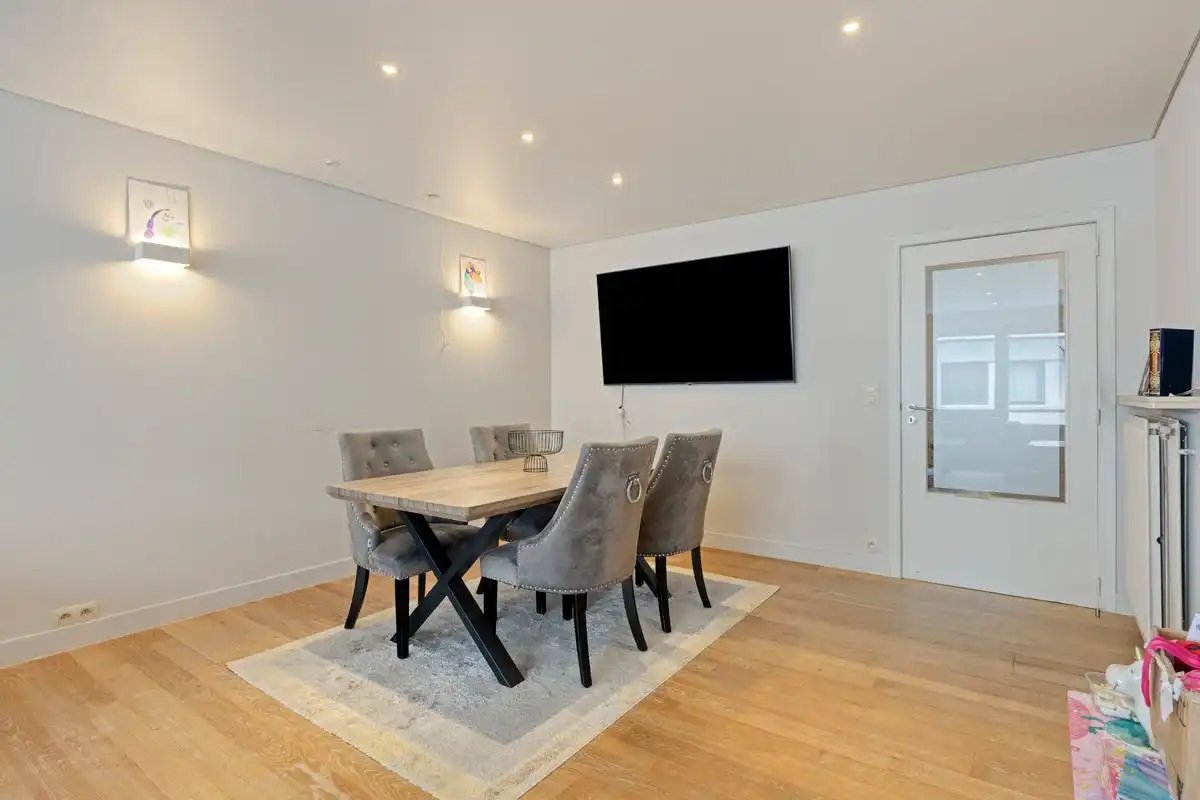  Instapklaar 2-slaapkamerappartement in centrum Kortrijk foto 5