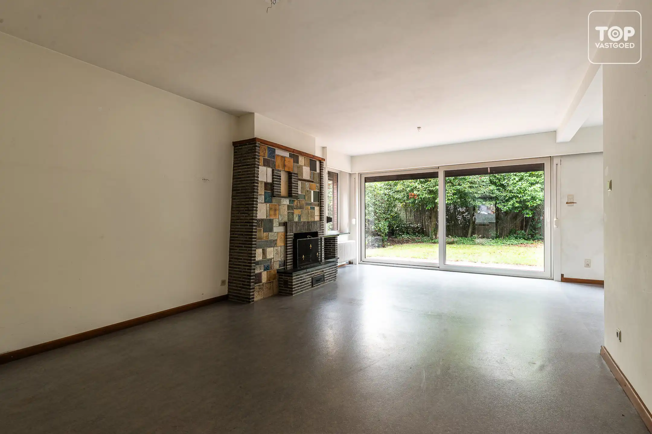 Ruime te renoveren woning met 4 slaapkamers op toplocatie foto 6