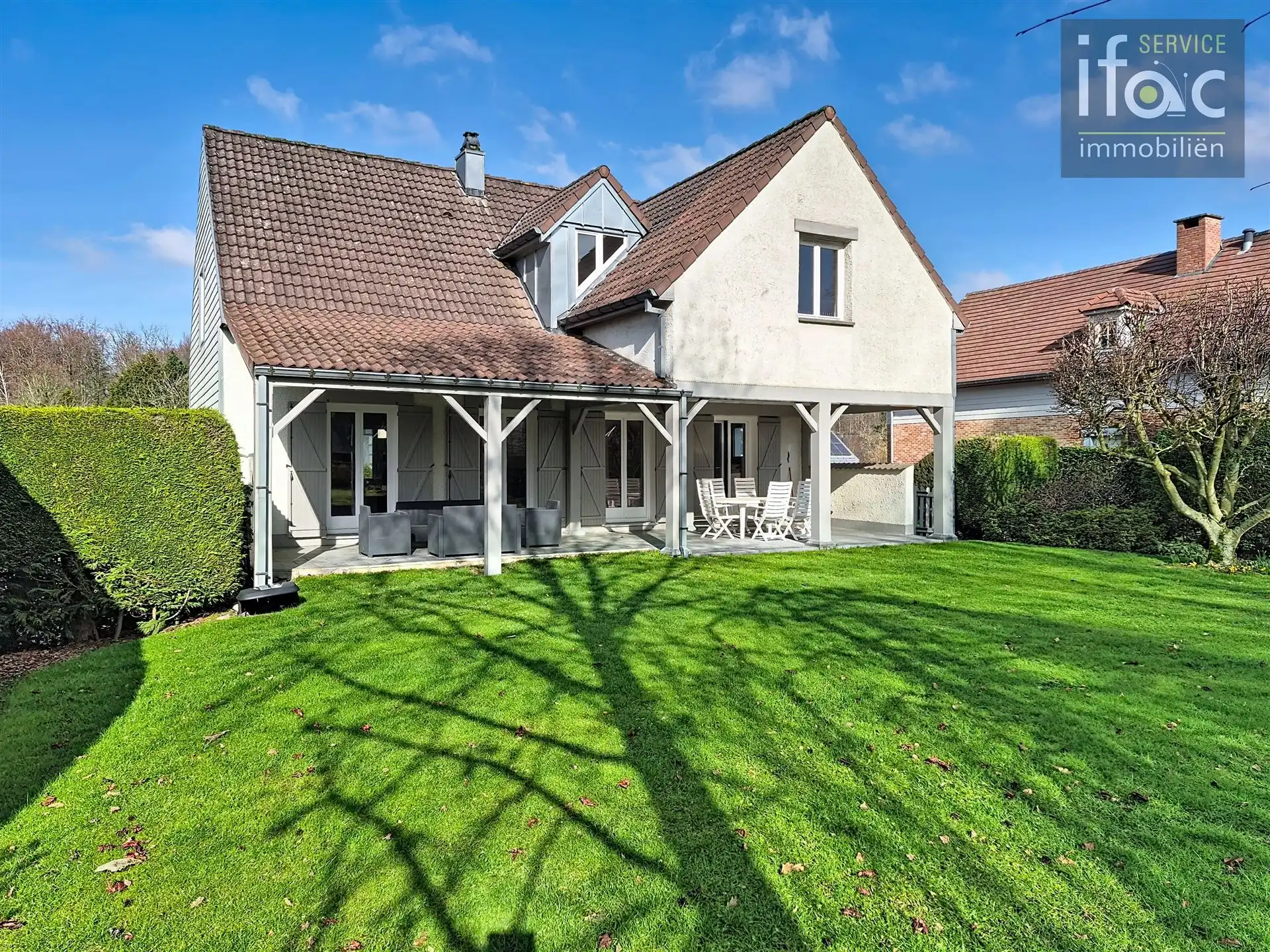 Centraal en rustig gelegen zuid gerichte villa op 11a16ca  foto 4