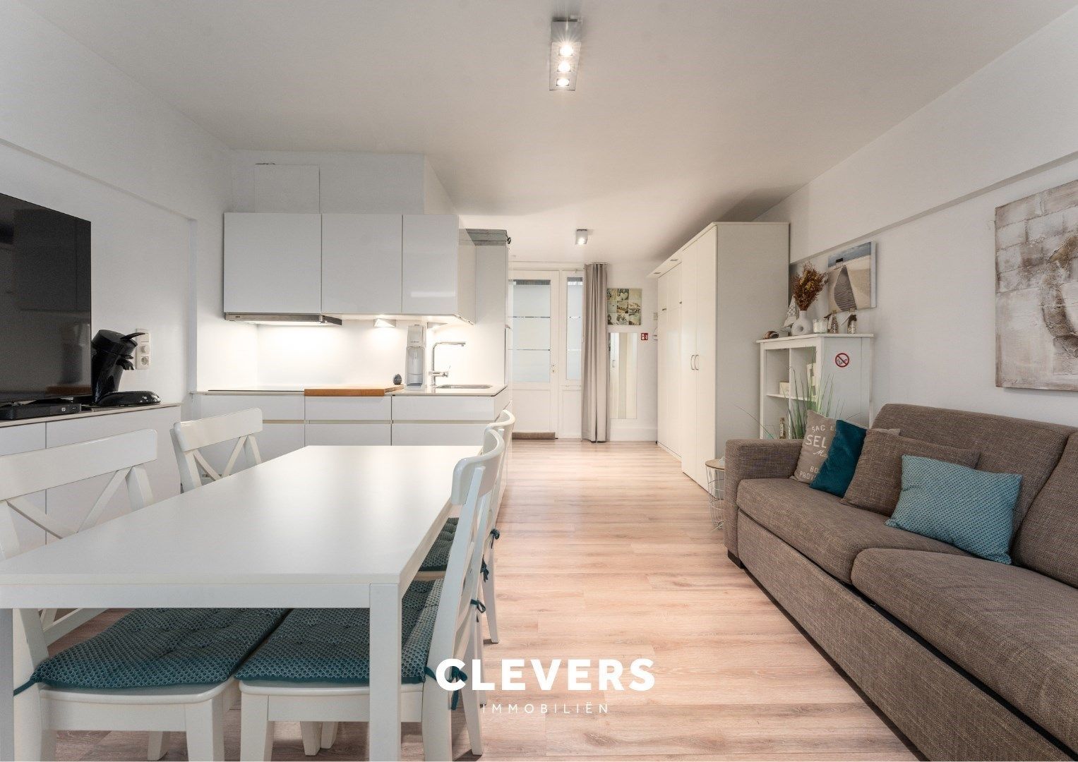 Hoofdfoto van de publicatie: PRACHTIG, modern en gemeubelde studio met heerlijk terras