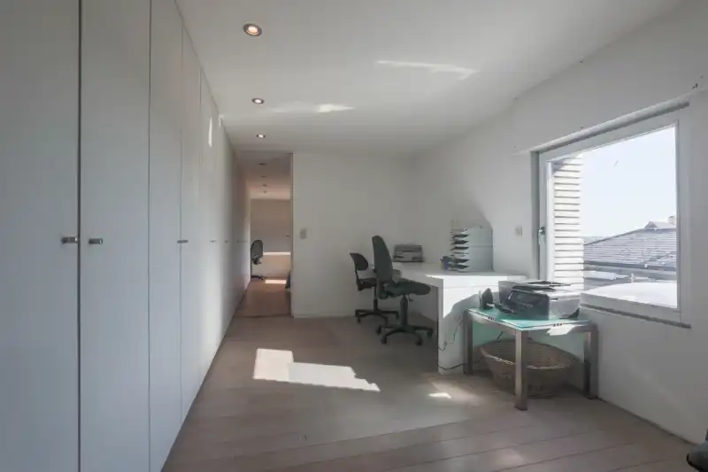 Ruime, luxueus ingerichte woning met 3 slaapkamers, grote garage (klein magazijntje), grote tuin...(energielabel D, zonnepanelen,...) foto 13
