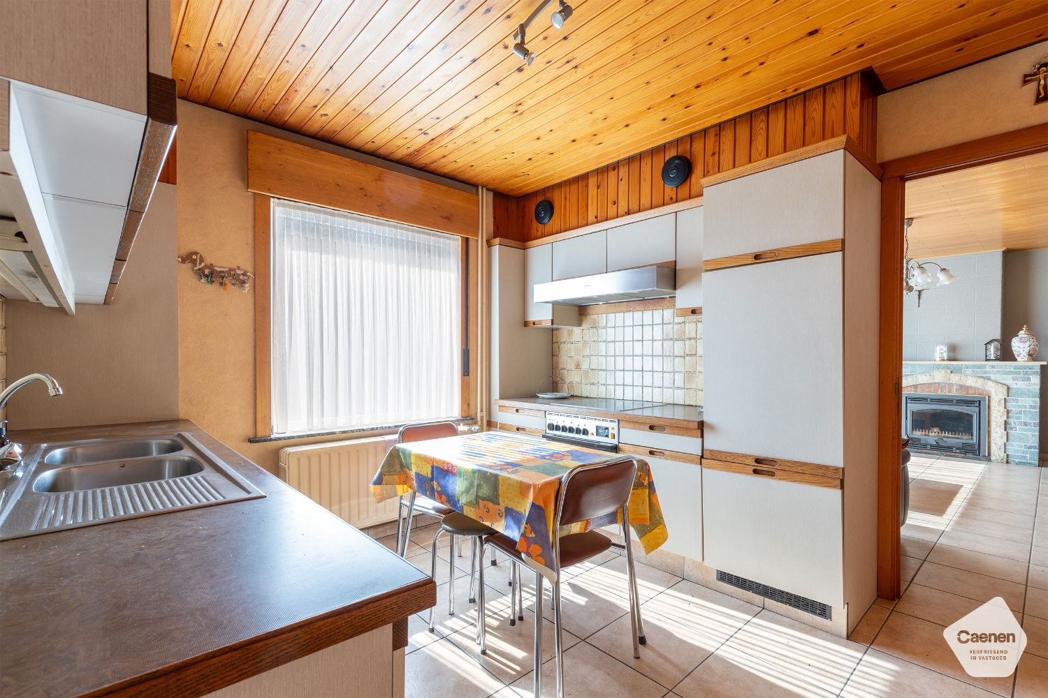 UITNODIGENDE BUNGALOW met 3 mooie slaapkamers, garage en een perceel van 1238 m² foto 8