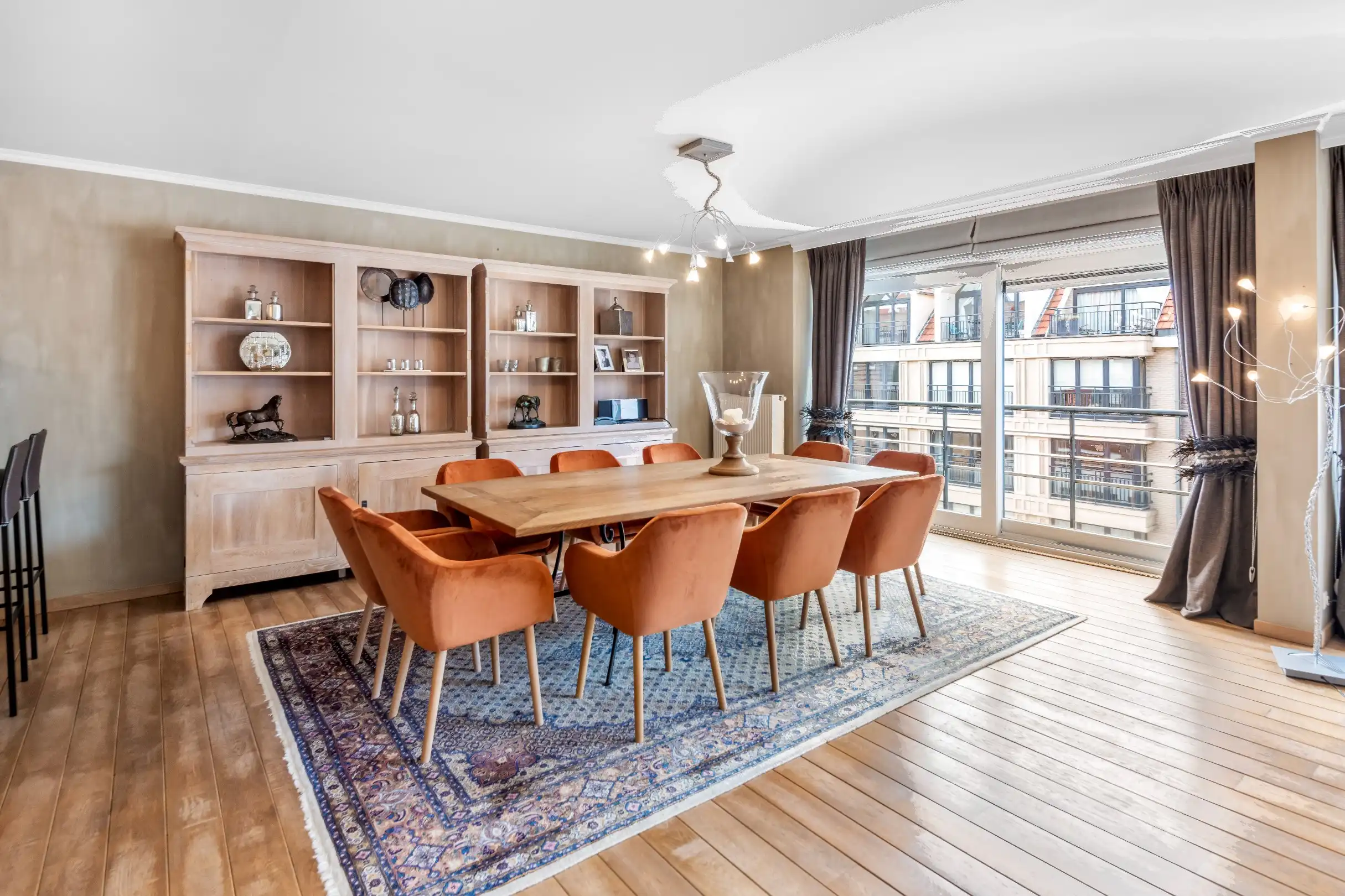 Ruim appartement met gevelbreedte van ca. 9,2 meter en zuid-west oriëntatie gelegen in het centrum foto 3