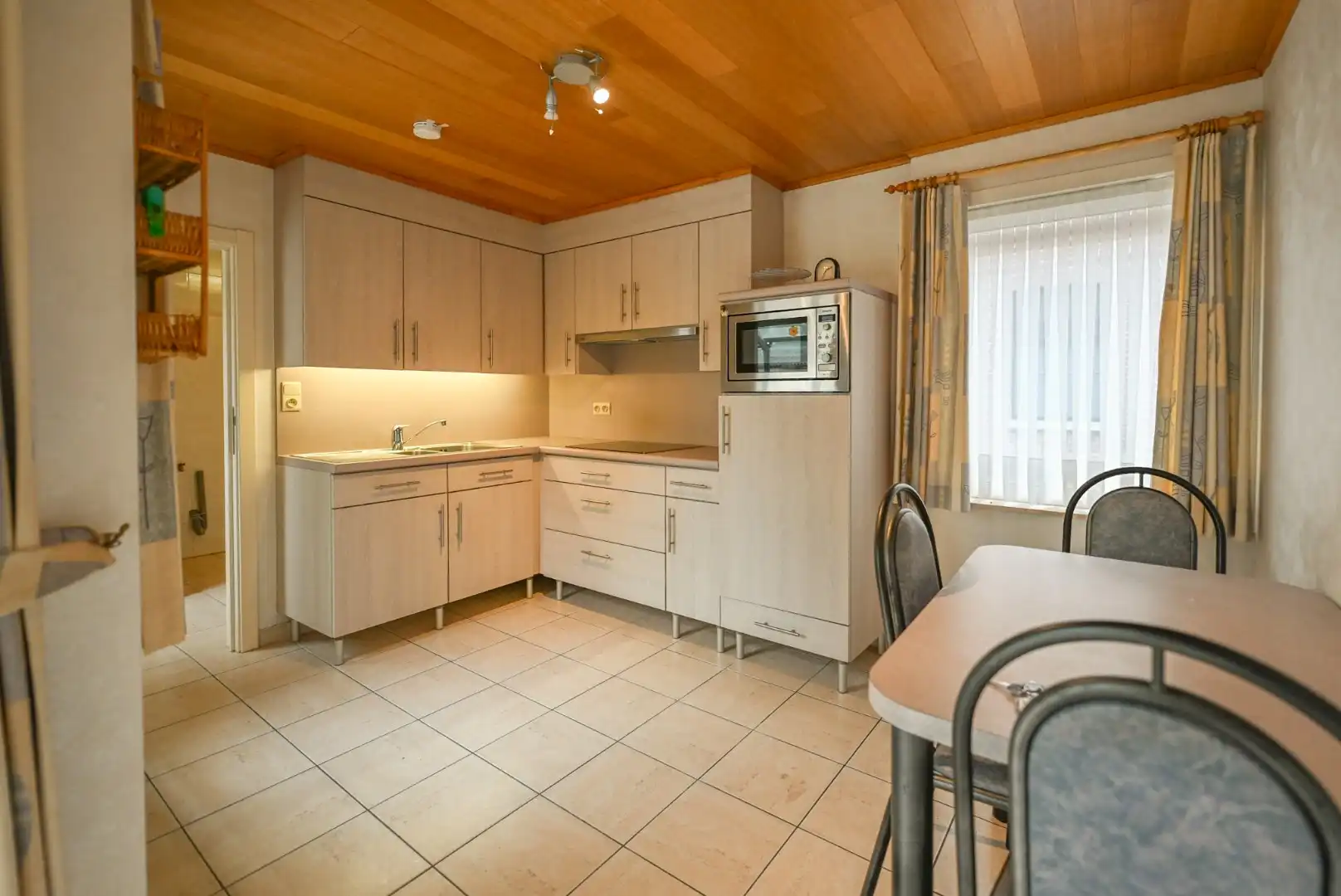 Centraal gelegen woning met 2 slaapkamers, tuin en garage foto 7