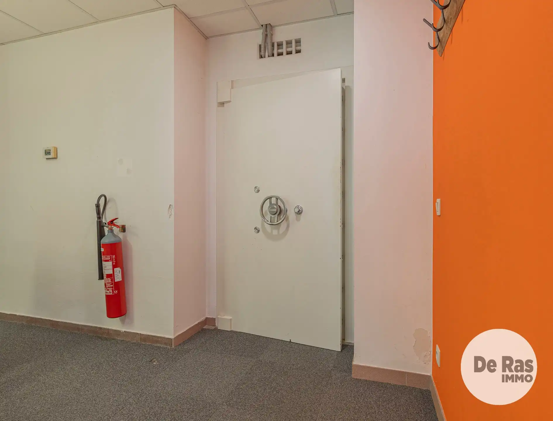 MOORSEL– Multifunctioneel handelspand van +/- 300 m² en tuin foto 3