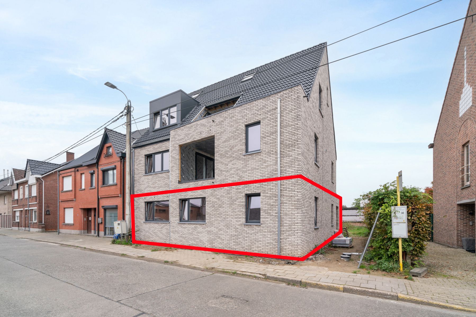 Nieuwbouwappartement met garage op een toplocatie! foto {{pictureIndex}}