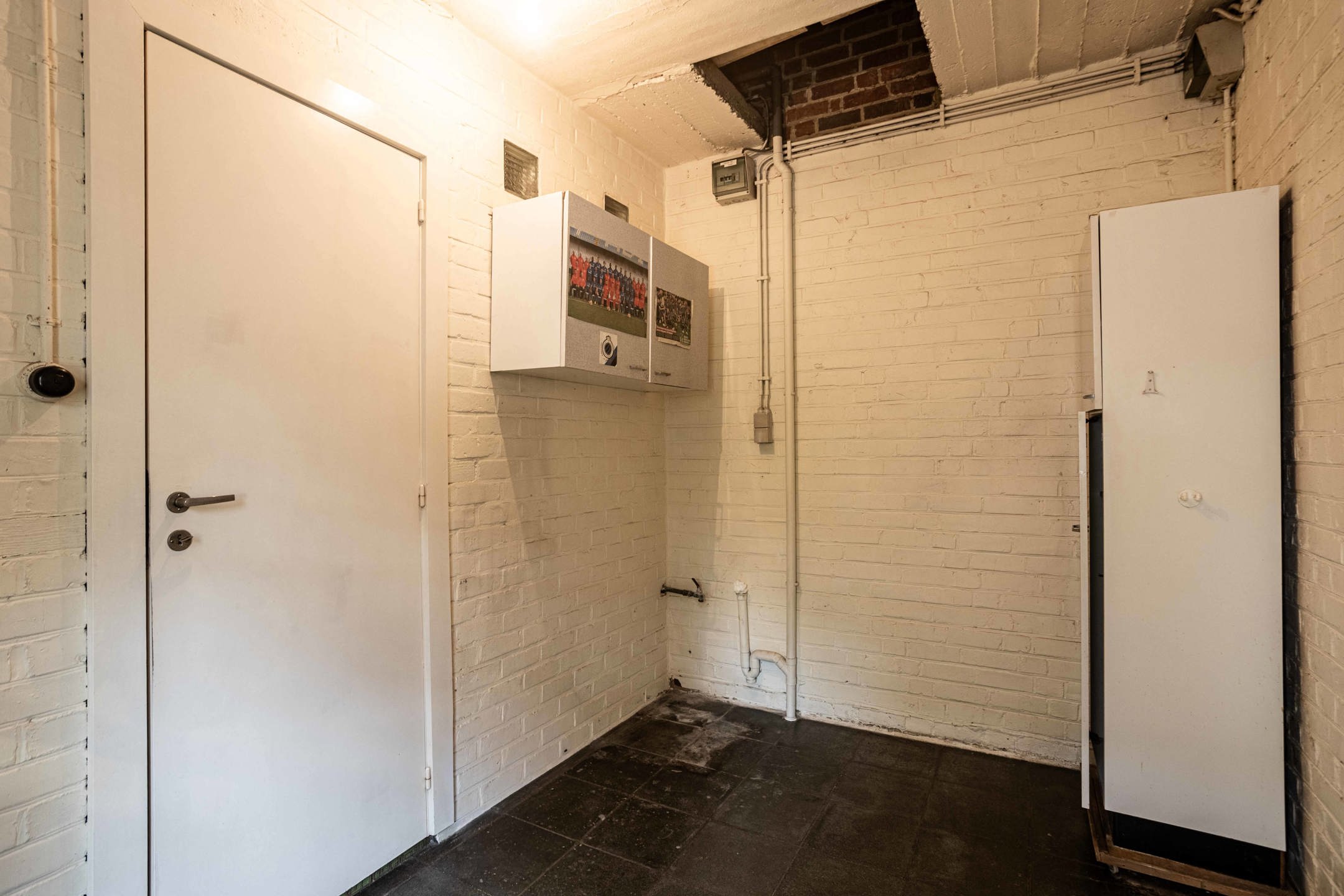 Te renoveren solide woning met garage op uitstekende locatie foto 12