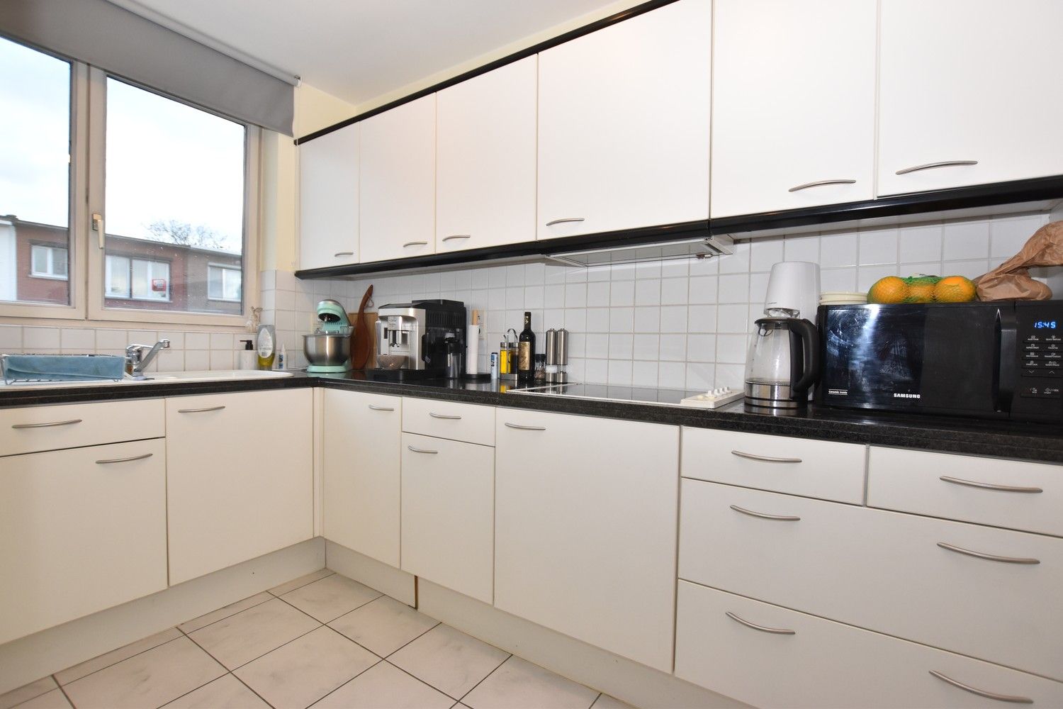 Verzorgd appartement met twee slaapkamers en terras te Wijnegem! foto 6