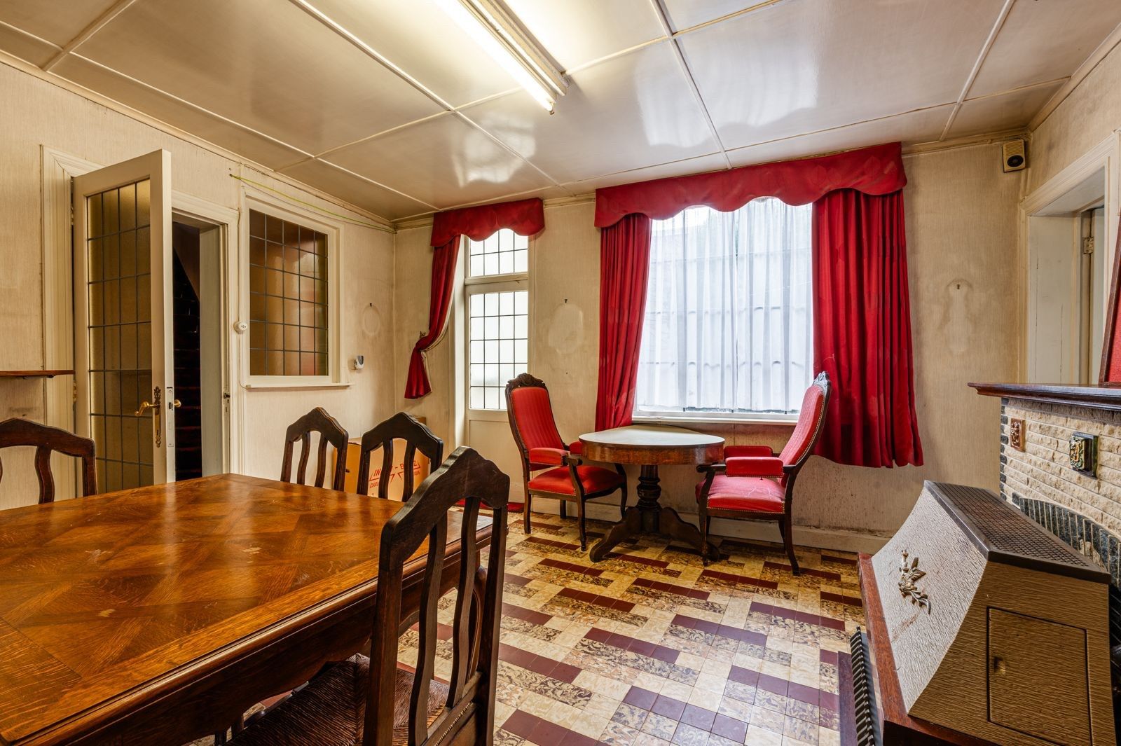 Ruime, te renoveren woning in het centrum van Eeklo foto 16