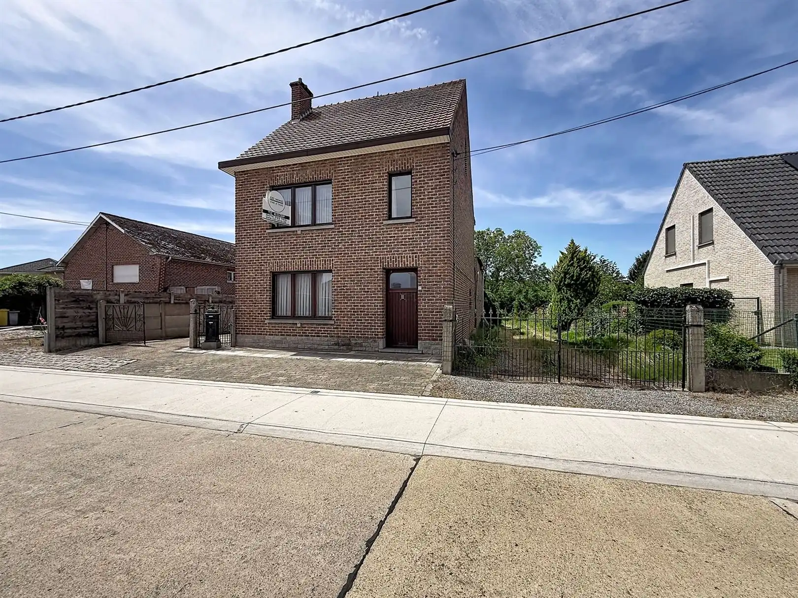 Te renoveren woning met 3 slpks en zolder, tuin, 12a 06ca foto 2