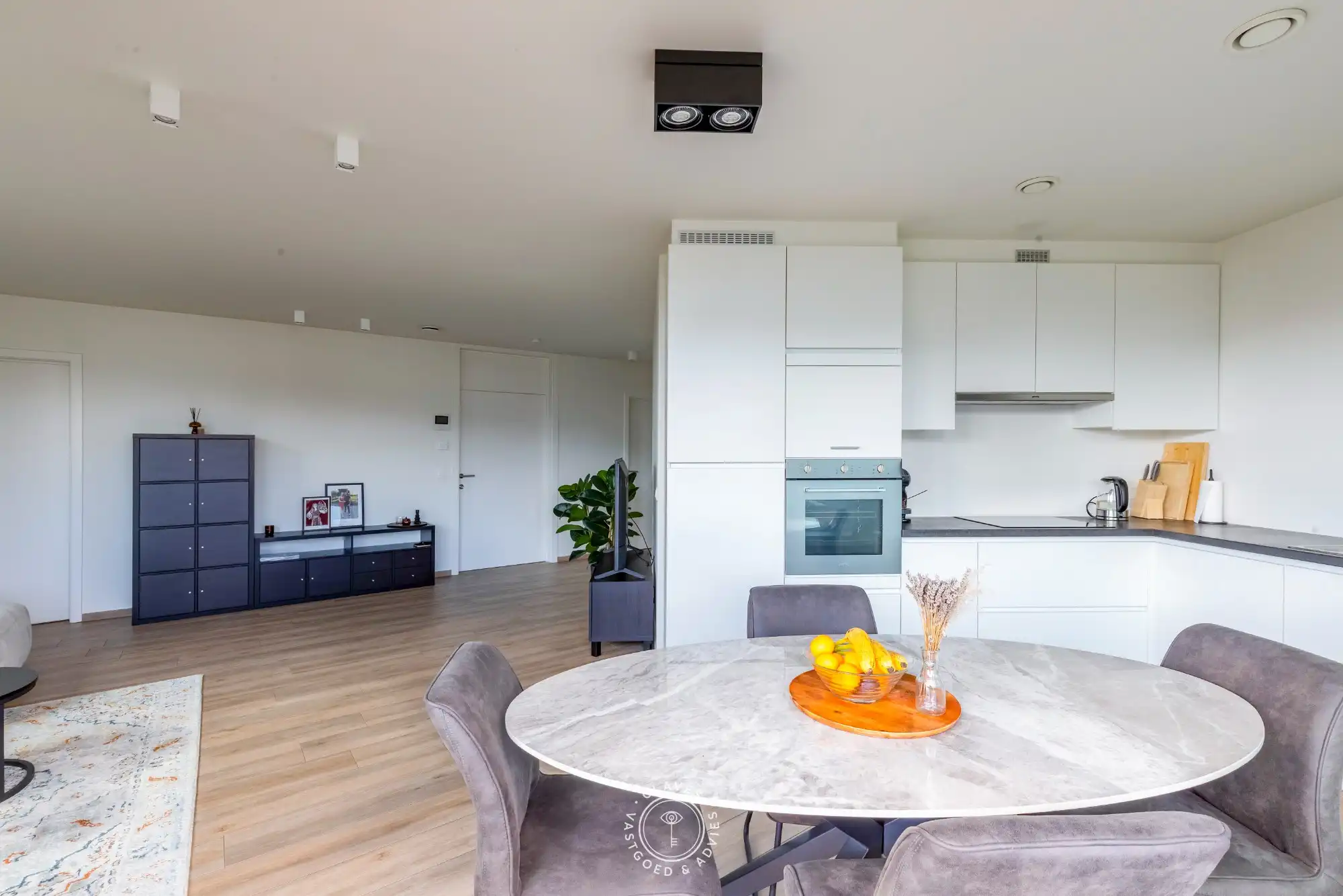 Modern kantoorgebouw met verhuurd appartement op uitstekende zichtlocatie in Belsele foto 24