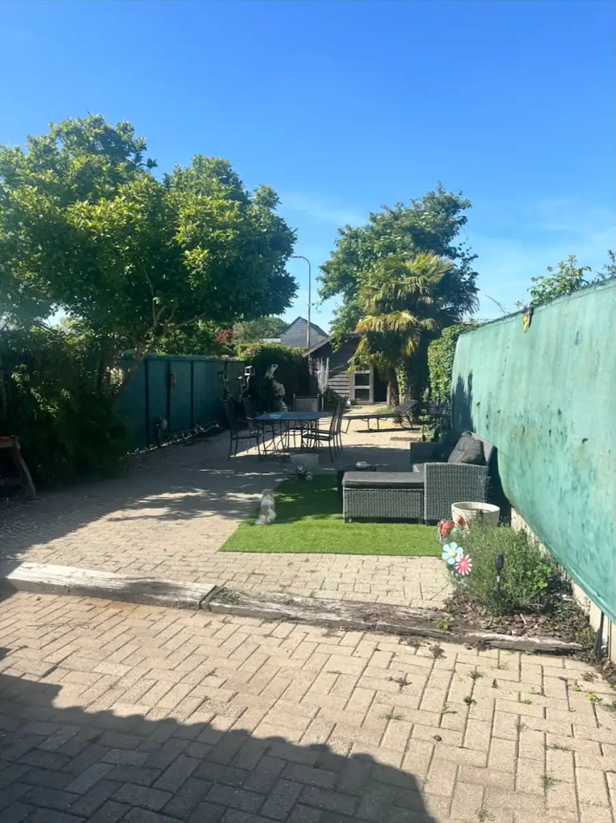 Woning met 2 slaapkamers, tuintje en ruime tuinberging foto 8