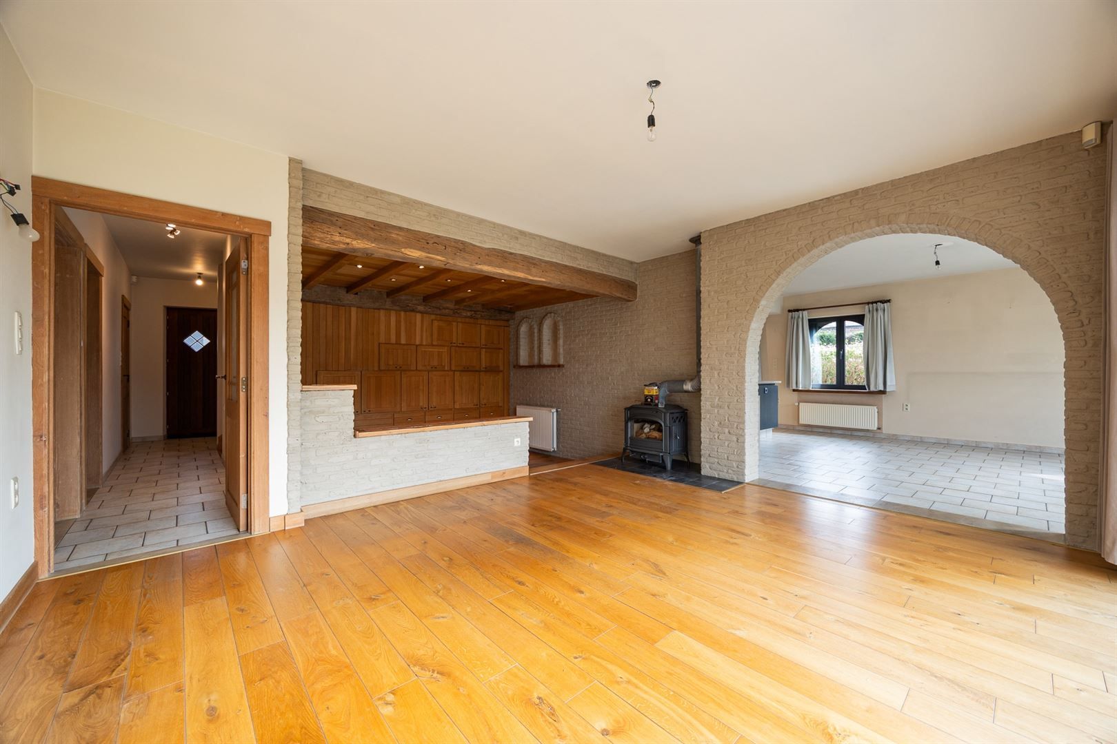Woning in zuiderse stijl met ruim bijgebouw op Zuid perceel. foto 2
