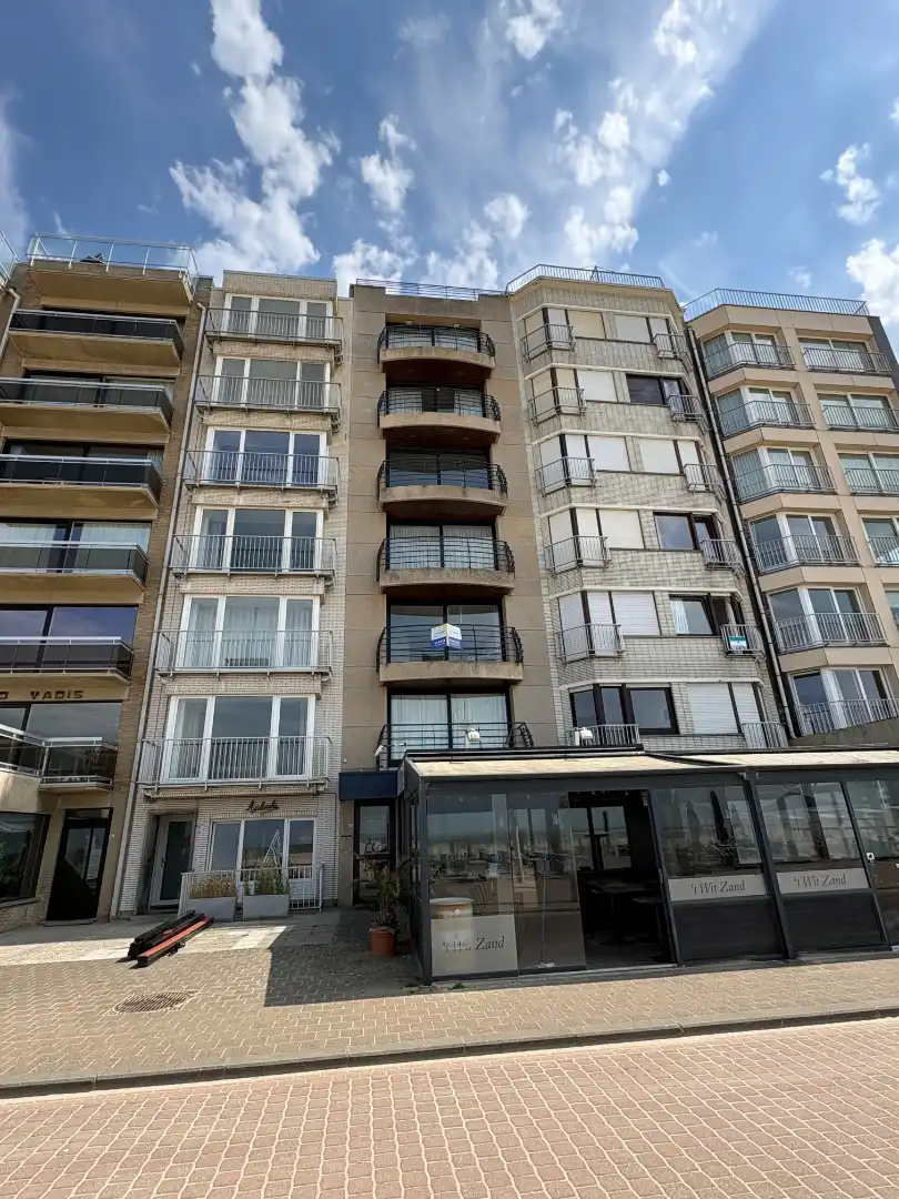 Gerenoveerd appartement op de zeedijk van Koksijde. foto 12