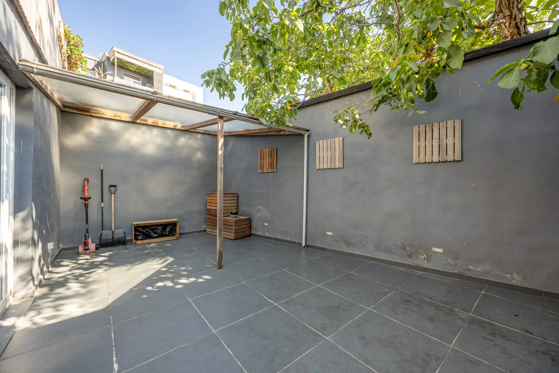RUIME woning: 3 slpk, 2 badk, garage, terras & koer foto 17