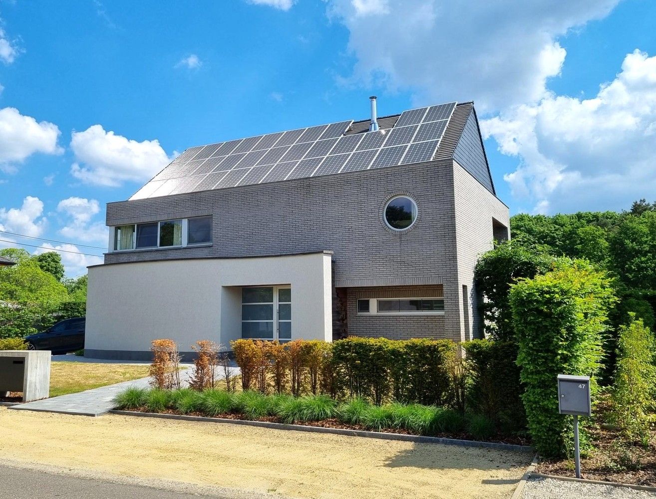 Prachtige villa woning, rustig gelegen met zonnige, diepe tuin voorzien van zwembad en poolhouse. foto 2